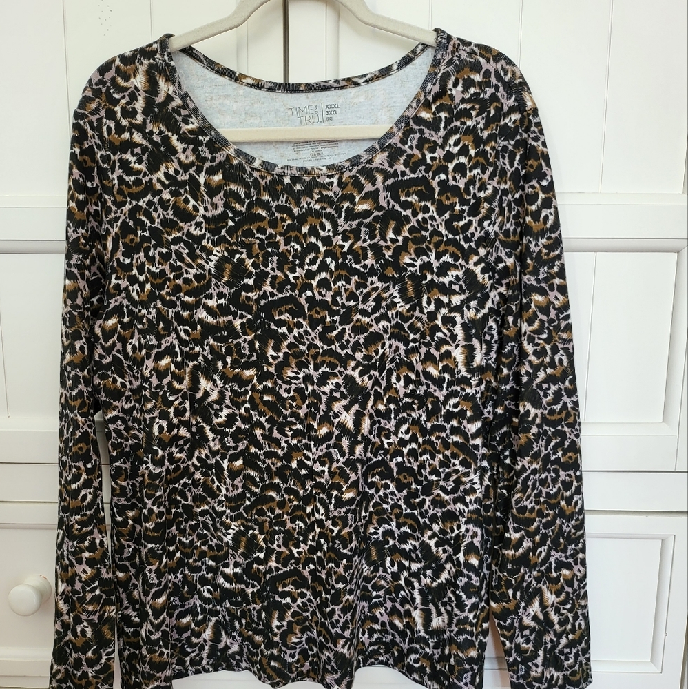 Time and Tru animal print long sleeve tee size 22
